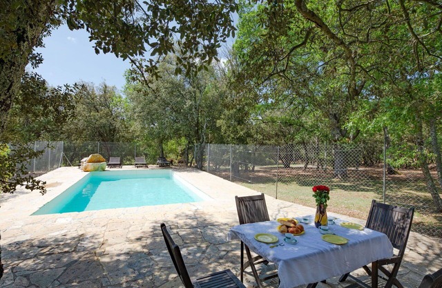 Beautiful private villa for 6 people with private pool, TV, patio and pets allowed