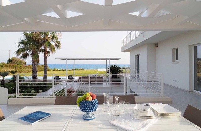 Beautiful private villa with private pool, WIFI, sauna, A/C, hot tub, TV, patio and panoramic view