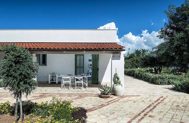 Beautiful private villa for 8 guests with A/C, WIFI, TV and terrace