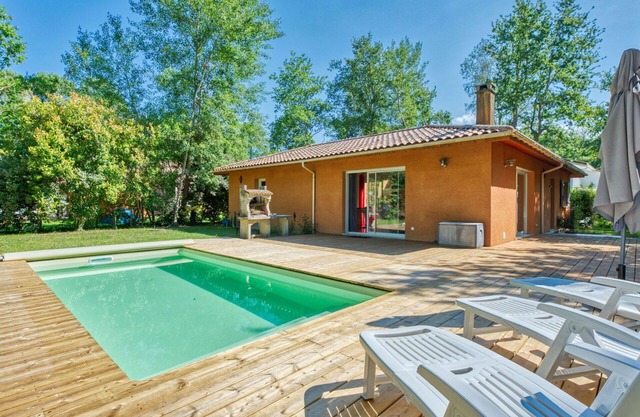 Beautiful private villa for 7 people with private pool, WIFI, TV, terrace and pets allowed