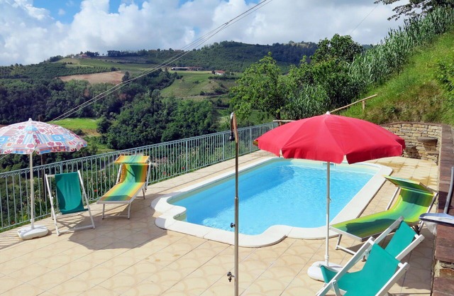 Beautiful private villa for 10 people with A/C, private pool, patio and pets allowed