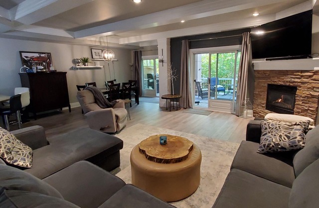 Beautiful private 3 bed 4 bath condo/townhouse in Collingwood/Blue mountains.