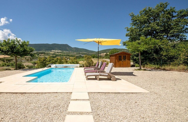 Beautiful private villa for 6 people with private pool, WIFI, TV, terrace and pets allowed