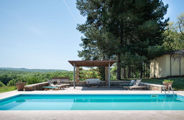 Beautiful private villa for 22 guests with private pool, A/C, WIFI, TV, patio and panoramic view