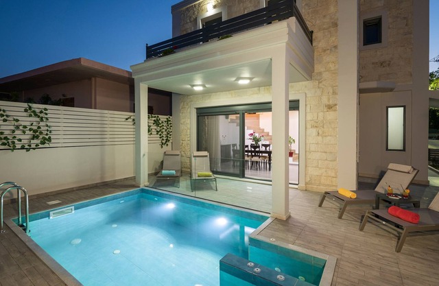 Beautiful Private Pool Villa with Gym, Parking and BBQ