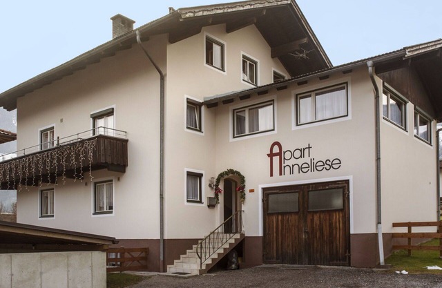 Beautiful private villa for 22 people with WIFI, TV, patio and parking