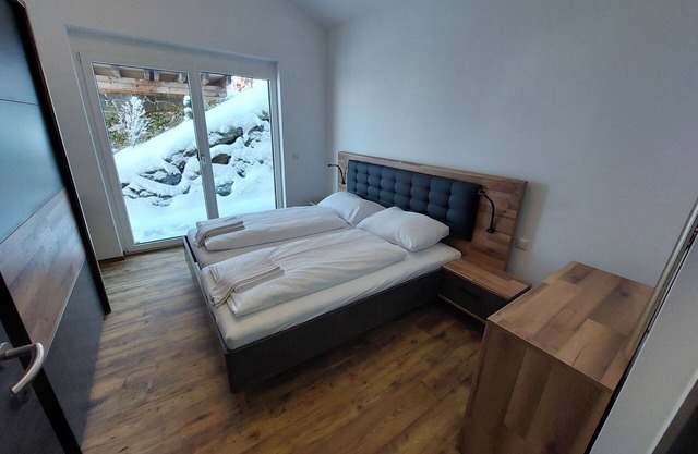 Beautiful private villa for 6 guests with hot tub, WIFI, TV and terrace
