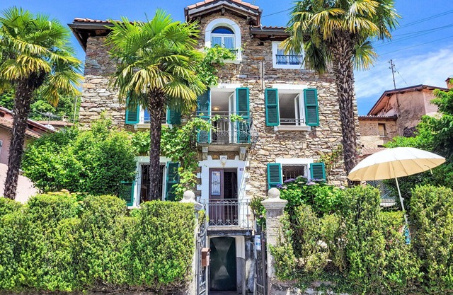 Beautiful private villa for 4 guests with WIFI, TV, patio, panoramic view and parking