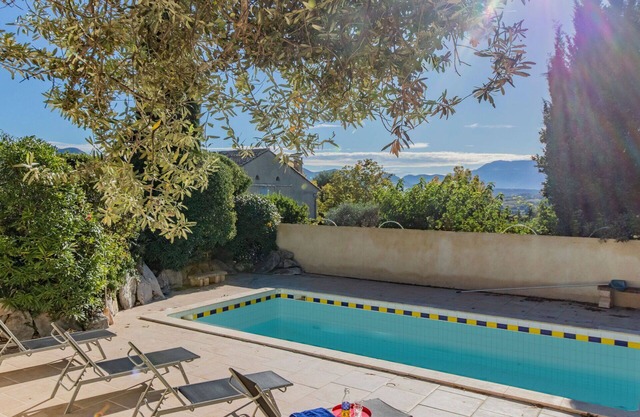 Beautiful private villa for 6 people with WIFI, private pool, TV, terrace and parking