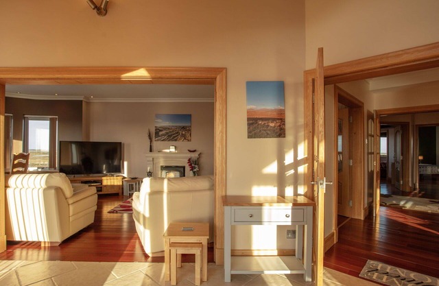 Beautiful private villa for 17 guests with WIFI, hot tub, TV, patio and panoramic view