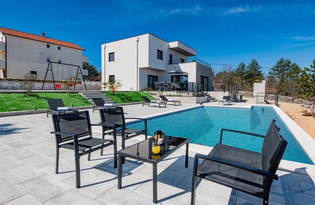 Beautiful private villa with A/C, private pool, WIFI, TV, terrace, panoramic view and parking