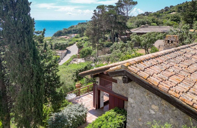 Beautiful private villa for 8 people with WIFI, A/C, TV, patio and pets allowed