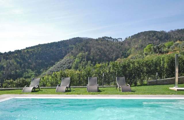 Beautiful private villa with A/C, private pool, WIFI, TV, terrace and panoramic view, close to L.