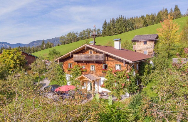 Beautiful private villa for 12 guests with WIFI, TV and parking