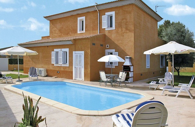 Beautiful private villa for 12 people with WIFI, A/C, private pool, TV and terrace