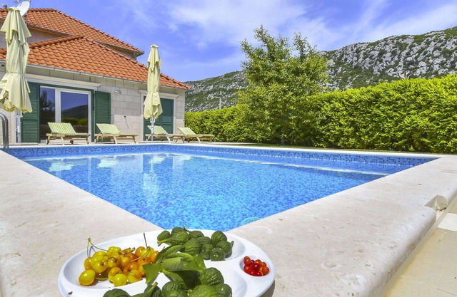 Beautiful private villa for 6 people with A/C, private pool, WIFI, TV, terrace and parking