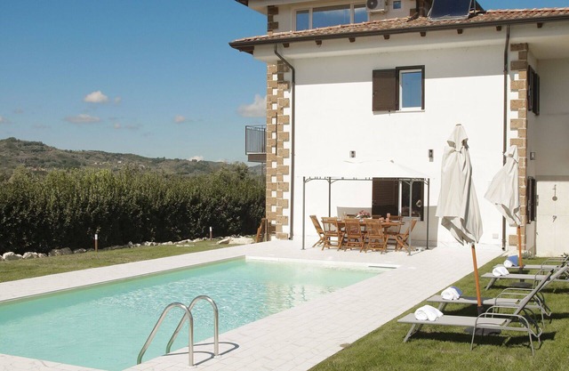 Beautiful private villa with WIFI, private pool, A/C, TV, patio, pets allowed and panoramic view
