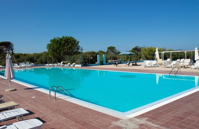 Beautiful private villa for 5 guests with pool, A/C, WIFI, terrace, pets allowed and parking