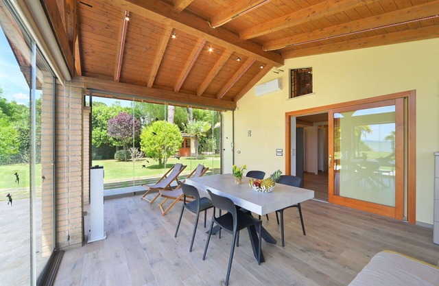 Beautiful private villa for 5 people with WIFI, A/C, TV, terrace and pets allowed