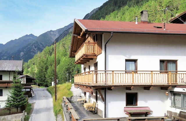 Beautiful private villa for 19 guests with WIFI, TV, terrace, pets allowed and parking