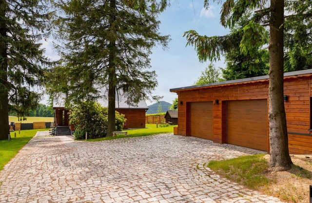 Beautiful private villa with WIFI, A/C, hot tub, TV, patio, pets allowed and panoramic view