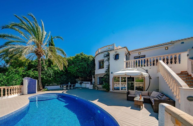 Beautiful private villa for 8 people with private pool, A/C, WIFI, TV, patio and parking