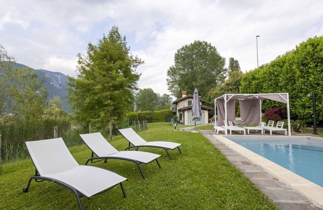 Beautiful private villa for 6 guests with private pool, A/C, WIFI, TV, patio and pets allowed