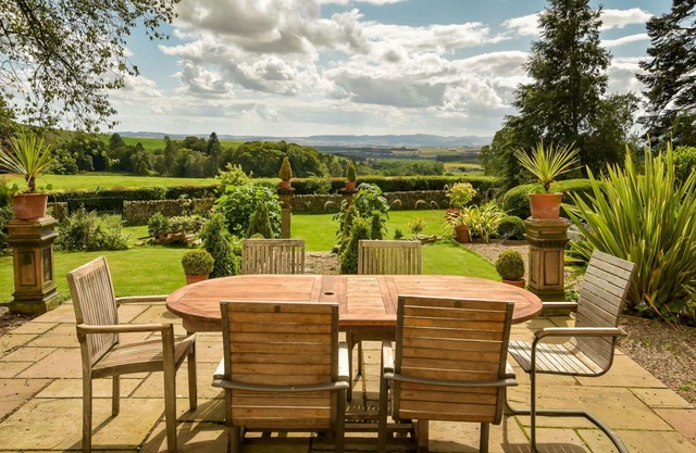 Beautiful private villa for 10 guests with WIFI, patio and panoramic view