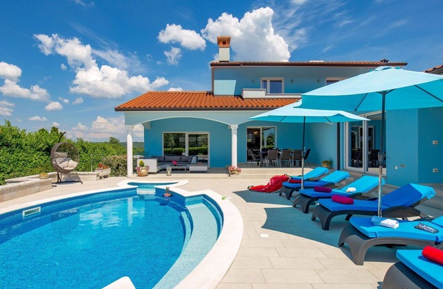 Beautiful private villa for 8 guests with A/C, WIFI, private pool, TV and patio