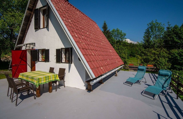 Beautiful private villa for 4 guests with WIFI, TV, terrace and pets allowed