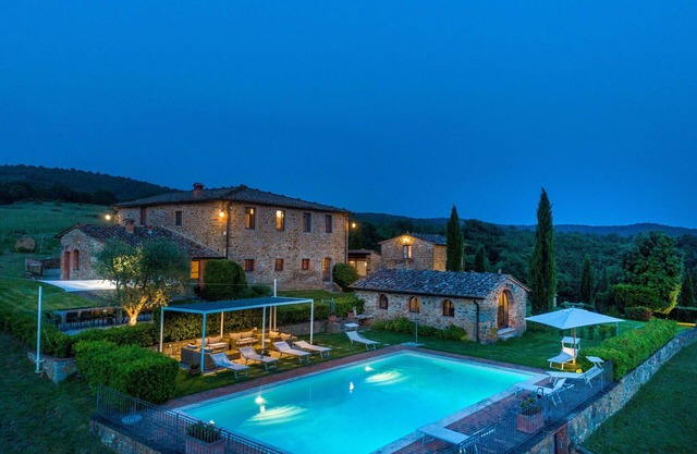 Beautiful private villa for 20 guests with sauna, private pool, WIFI, TV and panoramic view