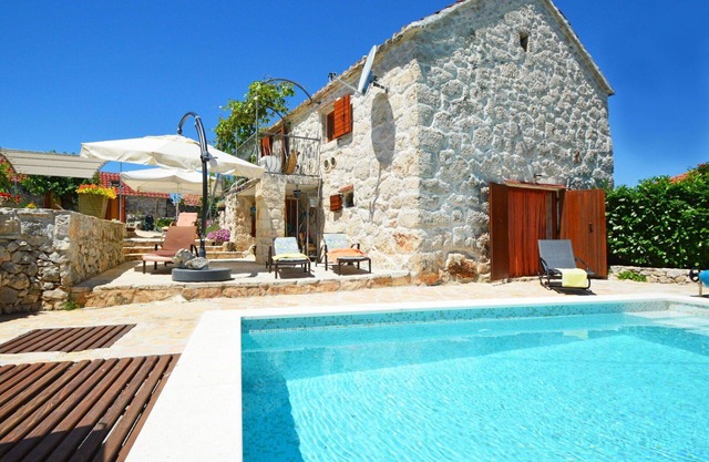 Beautiful private villa with private pool, WIFI, A/C, TV, terrace, panoramic view and parking