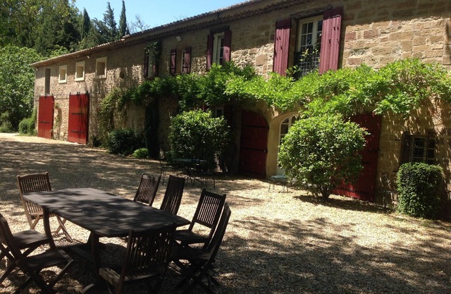 Beautiful Provencal mas 18/20 people ideal for large family or group of friends