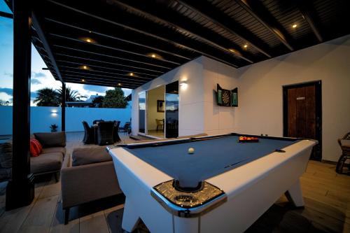 Beautiful Puerto Del Carmen Villa 3 Bedrooms Villa Crystal Private Pool & Close To Amenities Lanzarote