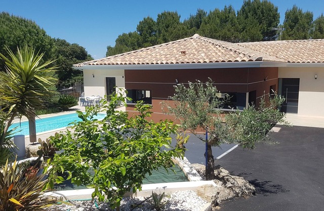 Beautiful recent villa, south of France, near the sea, in the countryside with swimming pool