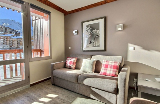 Beautiful renovated apartment at the foot of the slopes, 6 pers, balcony, 3 Paradiski crystals