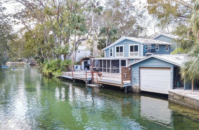 Beautiful River Front Home-Best on the Weeki Wachee-Read our FIVE STARS Reviews