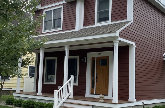 Beautiful Saratoga Home Walking Distance to BELMONT STAKES
