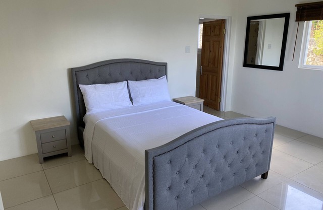 Beautiful sea view flat in coral gardens 10 min fr airport 15 min fr night life