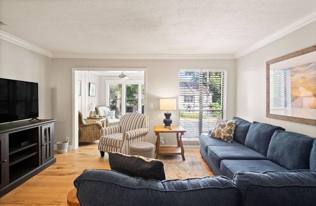 Beautiful South Island, Fully Remodeled, 3 Bedroom Escape with Sunroom