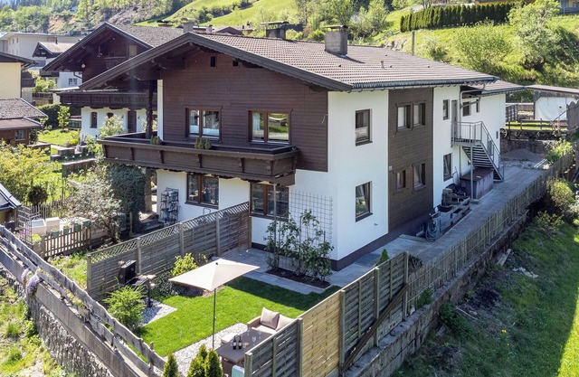 Beautiful, spacious apartment with garden