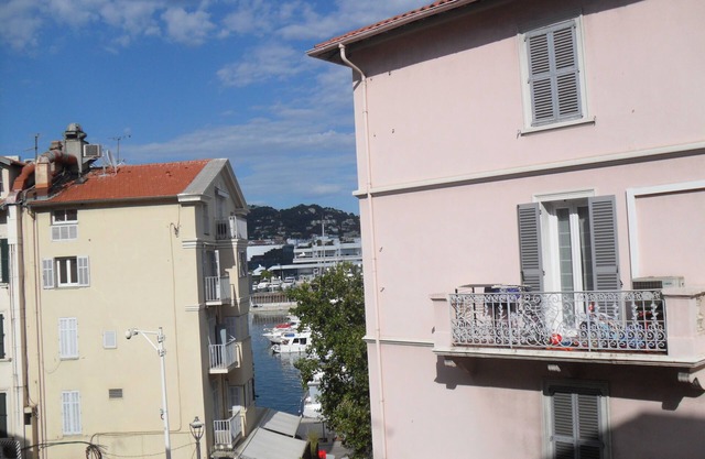 Beautiful, Spacious, 1 Bedroom Apt in Cannes