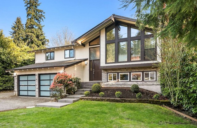 Beautiful & Spacious 4 Bed w/AC, 2 living rooms