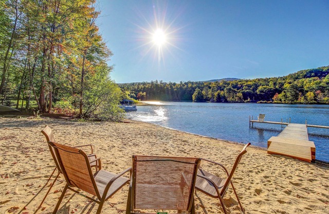 Beautiful & Spacious Condo w/Pool, Lake Access - Close to Skiing