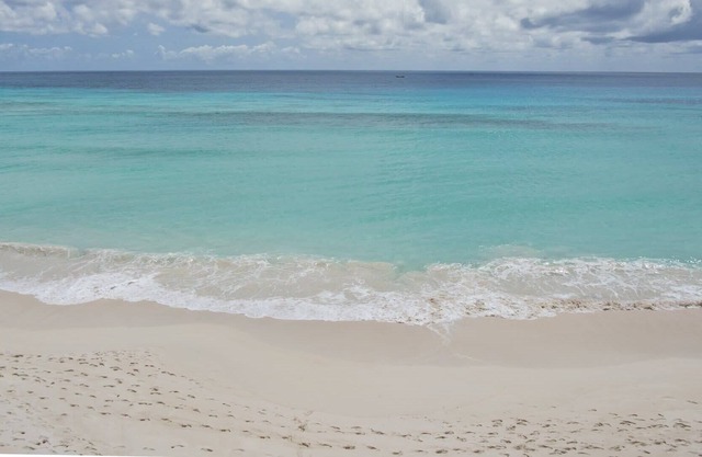 Beautiful Three Bedroom Beachfront Villa