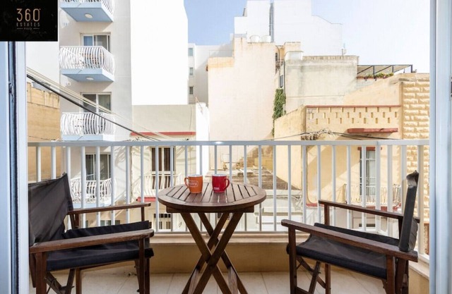 Beautiful, TOP NOTCH 1 BR APT just off the coast