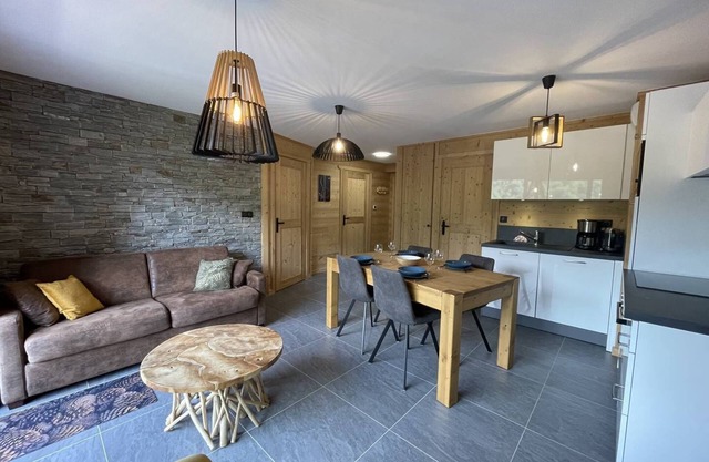 Beautiful top of the range 4-person flat in the heart of the village