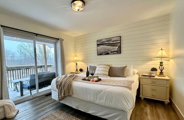 Beautiful tranquil centrally located condo