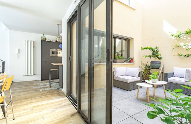 Beautiful triplex house 220m2 bordeaux center with terrases and garage