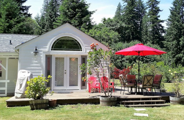 Beautiful two bedroom one bath house on the Siuslaw River